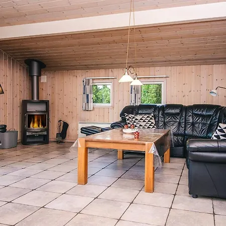 Holiday home 6 Person Holiday Home In Henne *