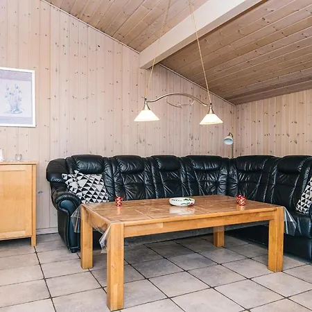 Holiday home 6 Person Holiday Home In Henne *