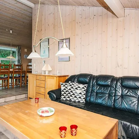 Secluded Retreat By Lyngbo Heath - By Traum