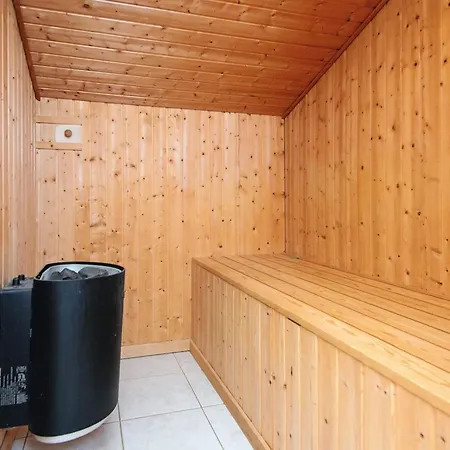 Semesterbostad 5 Star Holiday Home In Henne *