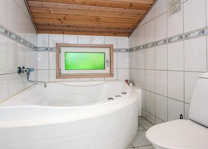 Secluded Retreat By Lyngbo Heath - By Traum Henne Strand